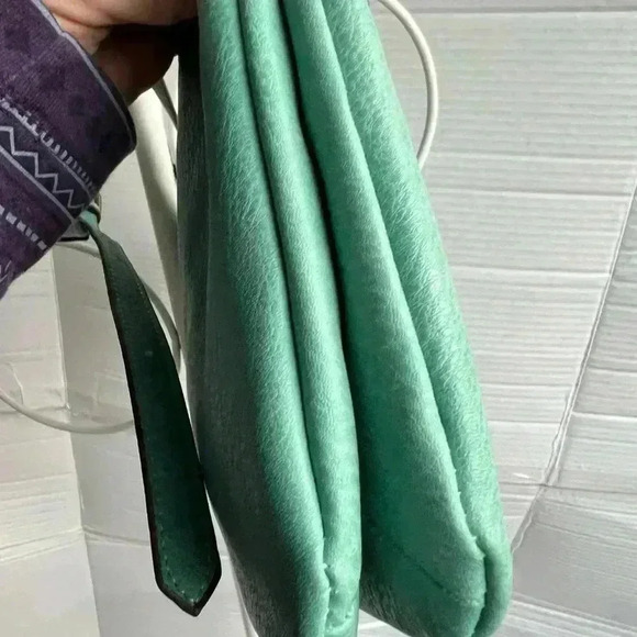 Sadie Vegan Leather Crossbody Bag - Picture 7 of 8